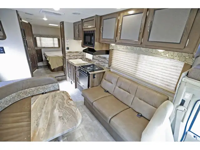 2020 Coachmen Freelander 26DS 1 extension Classe C 27 pieds in RVs & Motorhomes in Laval / North Shore - Image 7