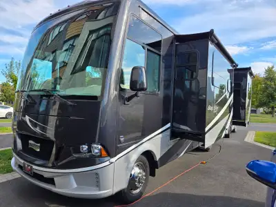 Newmare Bay Star Sport 28’ (insérer le modèle) 2019 / 30 000 km 130 000$ cnd « Full Paint » Excellen...