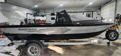 Welcome to Tru-North Yamaha RV & Marine This 1825 Warrior Sport is 18 feet 6 inches long and comes w...