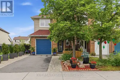 Space, comfort and thoughtful details come together in this inviting 2-storey, end-unit townhouse! B...