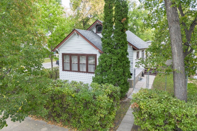 House for Sale 810 Hoka St, West Transcona Jennifer Queen Houses