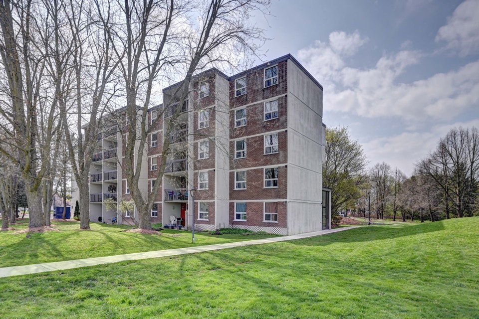 Campbell Court Apartments - 1 Bedroom Apartment for Rent - Strat 2