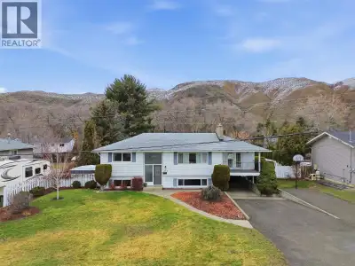 Welcome to this well cared for cathedral entry home in a great family-friendly neighbourhood, offeri...