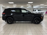 Rooted in decades of go-anywhere credibility, the 2023 Jeep Grand Cherokee Limited carries the brand... (image 6)