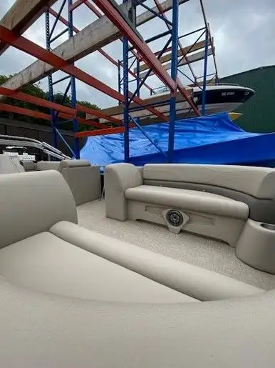 2023 Legend Q-Series LE 21' Lounge, View more