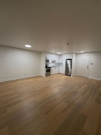 Freshly renovated 2 bedroom apartment for rent in Newmarket Large windows all through out the apartm...
