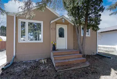 R14//Selkirk/Showings Start Now. Offers: Tuesday, April 28 after 5PM. Charming, bright, & effortless...
