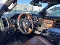 CLEAN CARFAX, Heated and Cooled Front Seats, 360 Camera, PANORAMIC SUNROOF, Remote Starter, Air-Ride... (image 2)