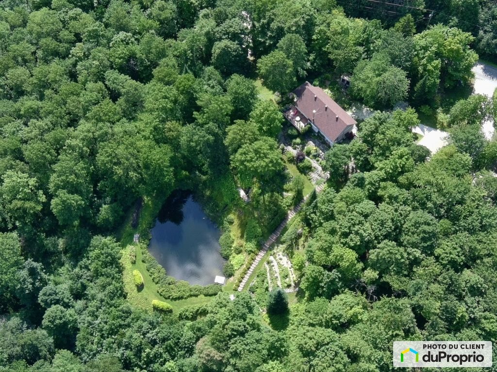 $1,650,000 - Cottage for sale in St-Etienne-De-Bolton — photo 1