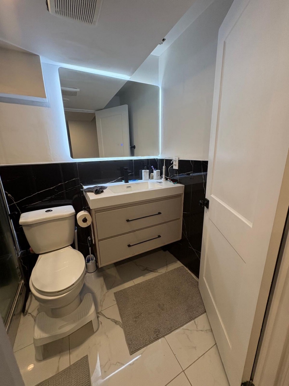 2 Bed / 1 Bath Basement Apartment - Mississauga - $2,150/mo 5