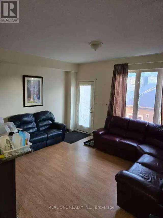 SECOND FLOOR ROOMS - 18 TROYER AVENUE Toronto (York University H in Long Term Rentals in City of Toronto - Image 6