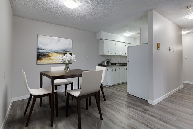 Apartments for Rent In Downtown Saskatoon - Caswell Manor - Apar in Long Term Rentals in Saskatoon - Image 2