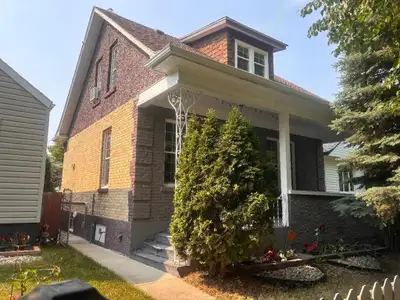 4C//Winnipeg/Showing Starts NOW. All measurements are +/- Jogs. Send Touchbase or call 204-296-0642...