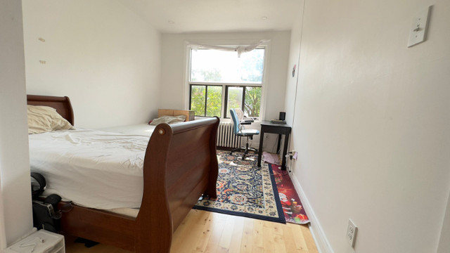 Plateau, 3 furnished rooms in heated apartment,  1 July dans Chambres à louer et colocs  à Ville de Montréal