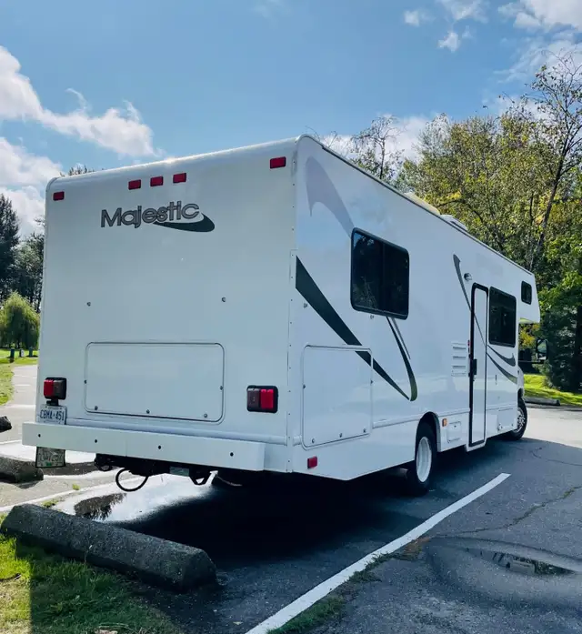 2018 Thor Majestic 28A, class C motorhome, 30 ft in RVs & Motorhomes in Delta/Surrey/Langley - Image 3