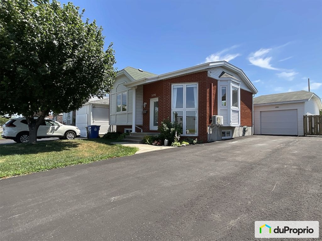$739,988 - Bungalow for sale in Longueuil (St-Hubert) — photo 1