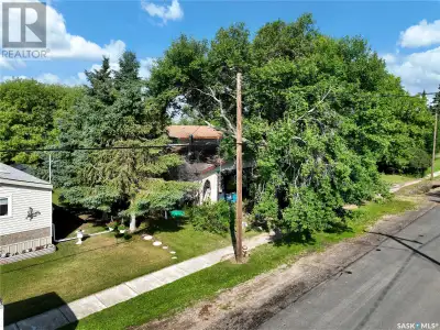 A coveted 3 level split home in the cozy community of Saltcoats has snuck on the market. This 1500+...