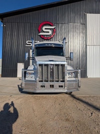1 Owner 2022 Kenworth T880 Tandem with Cooler Pack Wet Kit KMS: 636,151 HRS: 13,603 Over 20k just sp... (image 1)