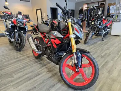 2024 BMW G 310 R Sport CHALLENGE YOUR CITY Wake up with a smile on your face. Because every day is a...