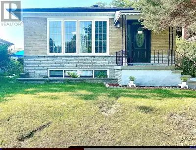 Detached Bungalow Located In Excellent Family Oriented Area, Kitchen With Quartz Counter Top, Pot Li...