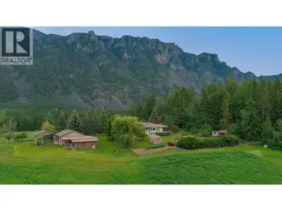 Privacy, Space, and Beautiful Views!! Just under 20 acres with both Skimmerhorn and west-facing view...