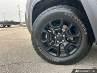 *Leather Seats, Cooled Seats, Navigation, 17-in Black Aluminum Wheels!* This Jeep Cherokee delivers... (image 8)