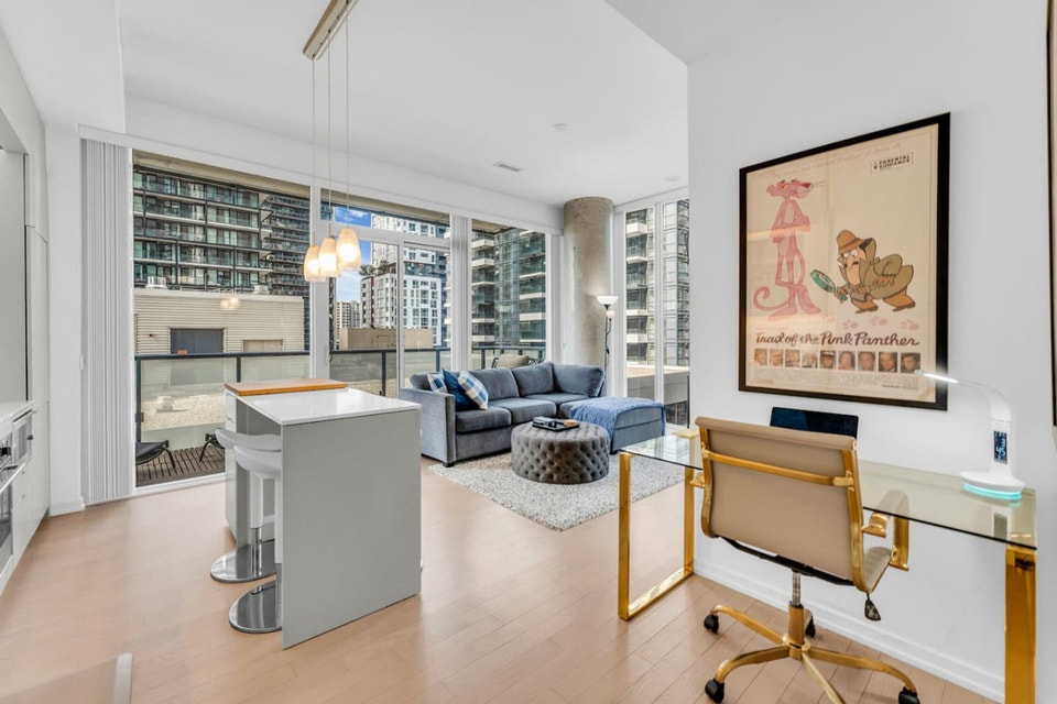 Wellington Place, 1 bedroom, by blueground- TOR1388891P 2