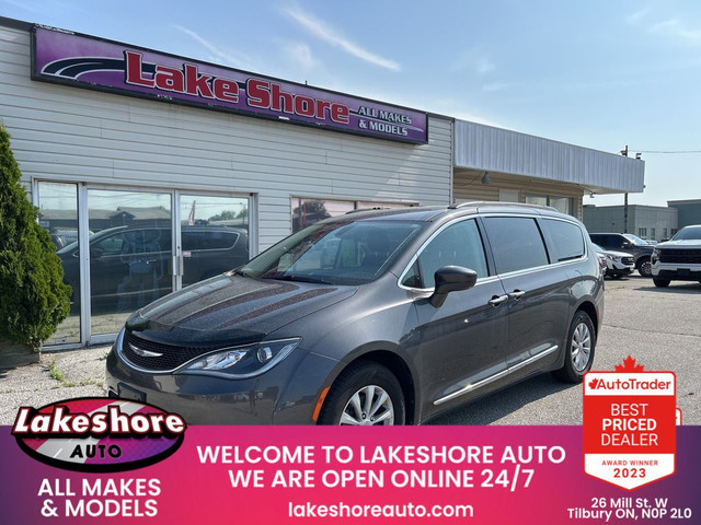2017 Chrysler Pacifica Touring-L Touring-L in Cars & Trucks in Leamington