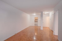 Akelius one bedroom apartment for rent. Located near Av. Wilderton in the Notre-Dame-De-Grace neighb... (image 1)