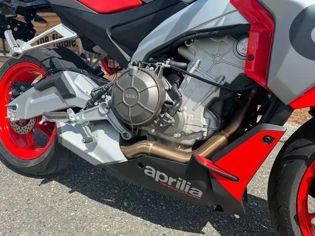 2021 Aprilia Tuono 660 in Street, Cruisers & Choppers in Delta/Surrey/Langley - Image 7