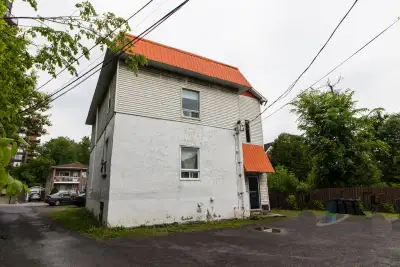 Très bel appartement (studio), récemment renové, bien situé au coeur de Hull. Proche de tout (Centre...