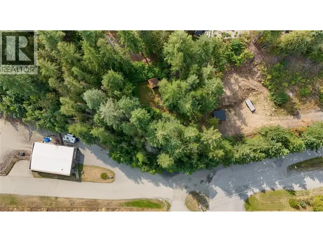 BALFOUR Avenue Lot# LOT 8 Kaslo, British Columbia in Land for Sale in Nelson - Image 4