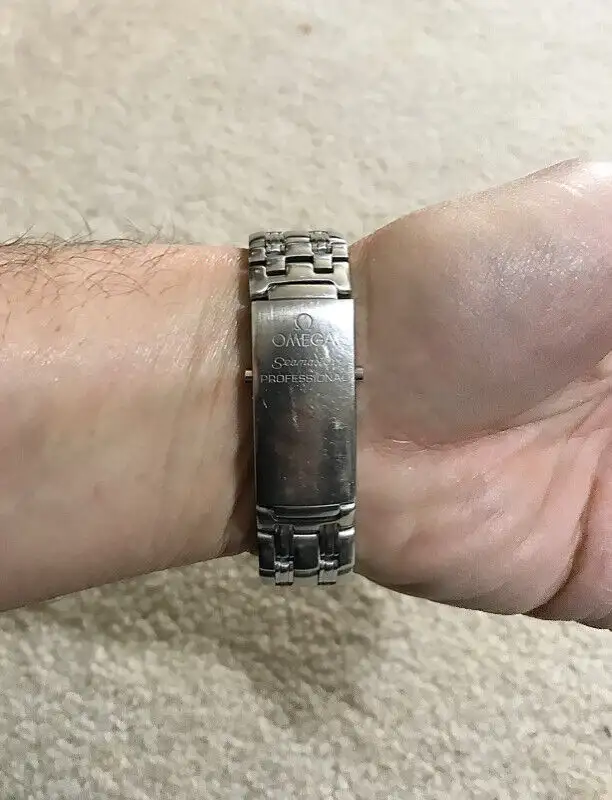 OMEGA SEAMASTER DIVER 300M QUARTZ 36.25MM - James Bond 007 Watch in Jewellery & Watches in City of Montréal - Image 4