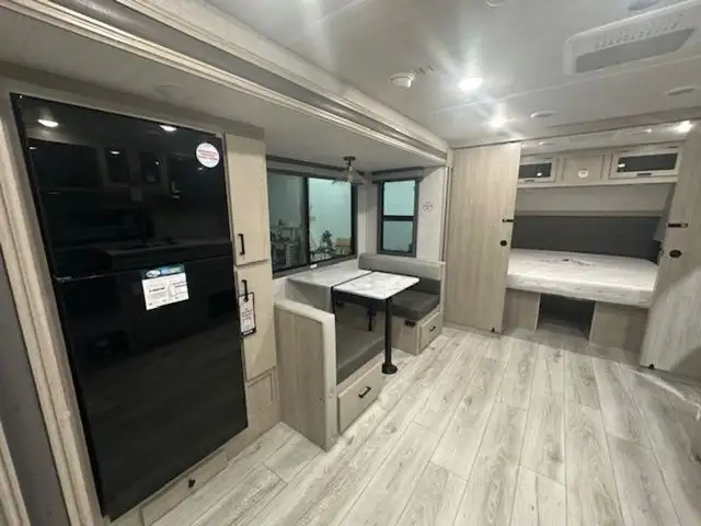 2025 East To West 2475BH in Travel Trailers & Campers in Winnipeg - Image 16