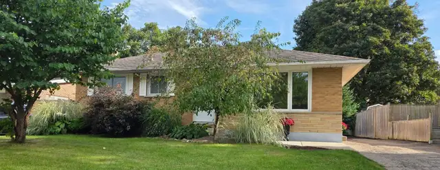 4 Bedroom, 2-Bathroom Detached Home Near Downtown Woodstock