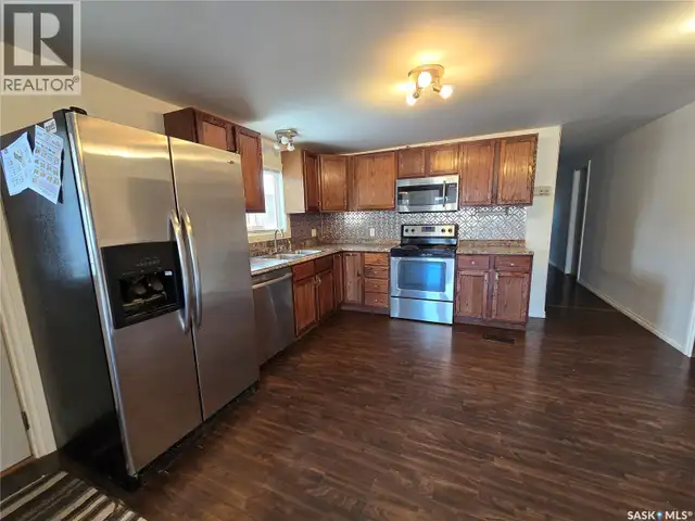 145 Laing CRESCENT Weyburn, Saskatchewan in Houses for Sale in Regina - Image 6