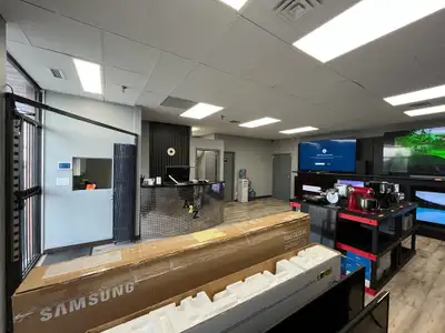 Brand: Samsung Model: UN85AU8000 Condition: Open Box Price: $1250 Experience entertainment like neve...