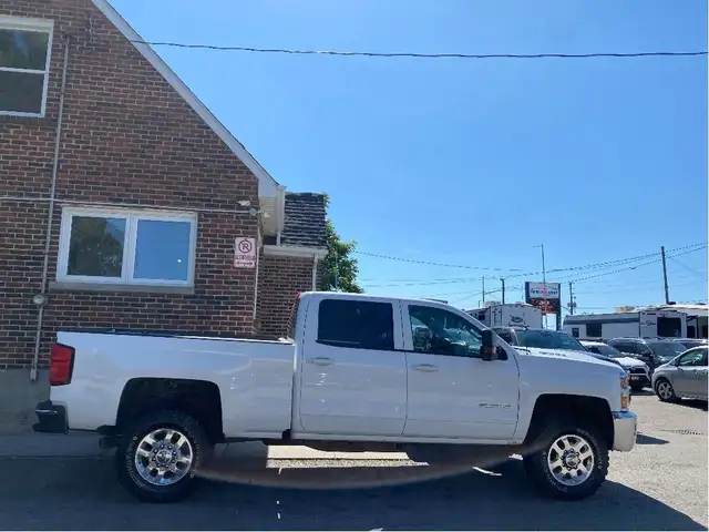 2018 Chevrolet SILVERADO 2500HD LT, Duramax Diesel, No Accidents in Cars & Trucks in London - Image 9