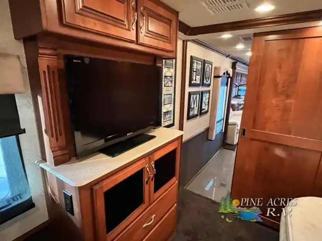 2013 Fleetwood RV Discovery 40X Diesel 057,684 Miles in RVs & Motorhomes in Moncton - Image 53