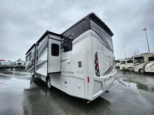2017 Tiffin Motorhomes Allegro 36 LA in RVs & Motorhomes in Abbotsford - Image 7
