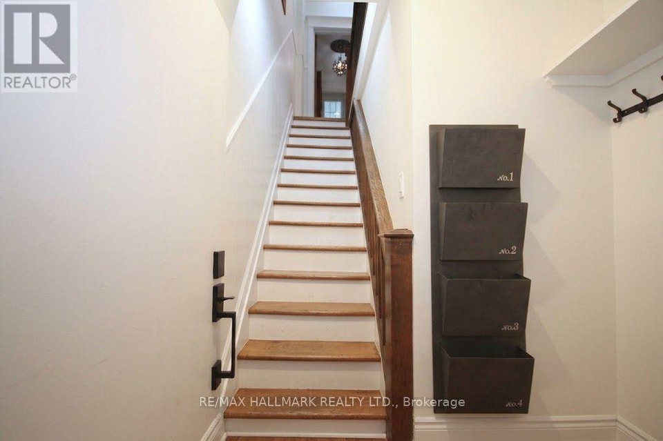 UPPER - 91 IVY AVENUE Toronto (South Riverdale), Ontario 5