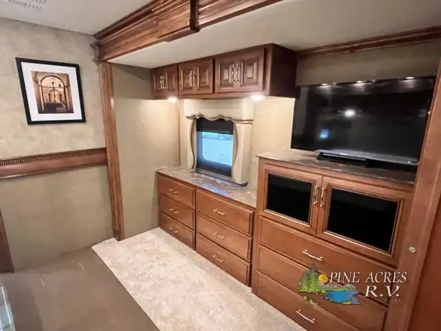 2015 Fleetwood RV Providence 42M only 027,446 Miles in RVs & Motorhomes in Moncton - Image 47