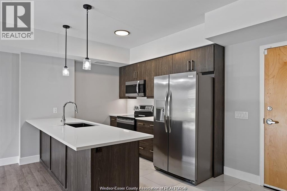 480 FAIRVIEW BOULEVARD Unit# 101 Windsor, Ontario 5