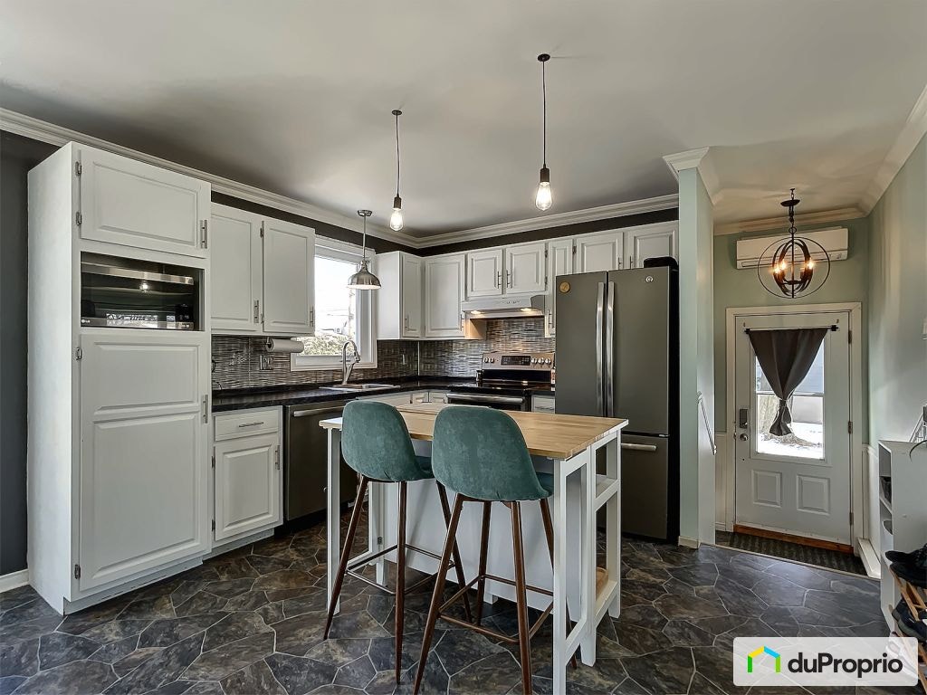 $338,000 - Bungalow for sale in Victoriaville — photo 1