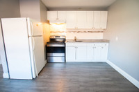 **DOWNTOWN THOROLD** BACHELOR UNIT FOR RENT!!