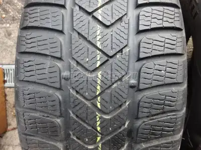 4 staggered 255/35/19 and 225/40/19 PIRELLI sottozero WINTER tires 85 % 90 tread left Dot2020 Good c...