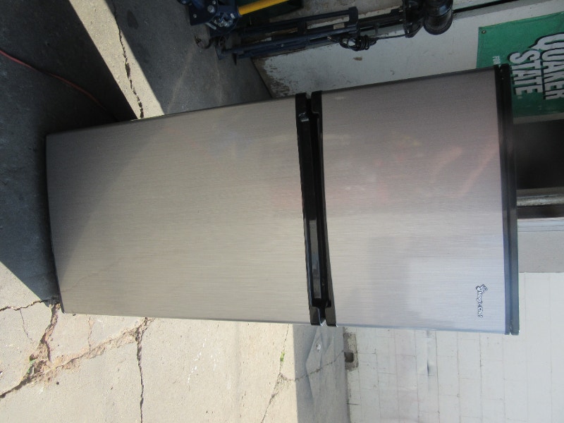 NEWER MAGIC CHEF FRIDGE NEW CONDITION Refrigerators Edmonton Kijiji