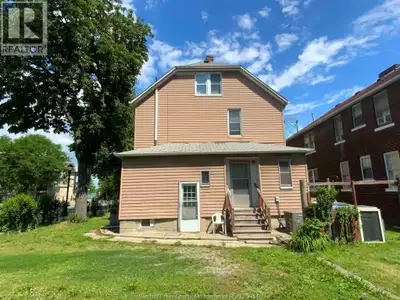 Great oppotunity for investment nearby University campus. This excellent maintained house includes 3...