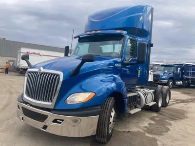 Stock #: V404037 Tandem Axle Day Cab Tractor, Cummins X15 engine (500/500) HP, Eaton Fuller Ultra Sh...