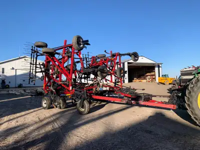 50' CaseIH PTX600 Chisel Plow 12" Spacing, 5 Section Fold Raven NH3 Cooler, 6 Section Control, NH3 P...